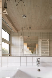 Dům v Ostopovicích, ORA: Pohled do koupelny