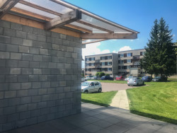 Samoobsluha v Seči od Žalský architekt