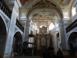 Rozkradený mobiliář, poničená výzdoba. Žalostný stav kostela Nejsvětější Trojice v Zahořanech demonstruje laxní přístup svého vlastníka. Foto: Tereza Hůrská