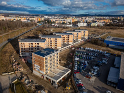 V lukrativní rezidenční oblasti Českých Budějovic roste bytový dům Byty 4 Dvory. (Průběh realizace - leden 2025)