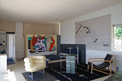 Interiér vily se nese ve znamení funkčnosti a komfortu - Gray jej vybavila na míru vyrobeným nábytkem