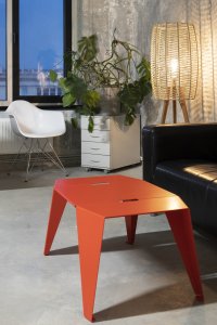 Interiér vlastního ateliéru, LINEAR: Přestavba prostoru byla nízkonákladová s využitím běžně dostupných materiálů