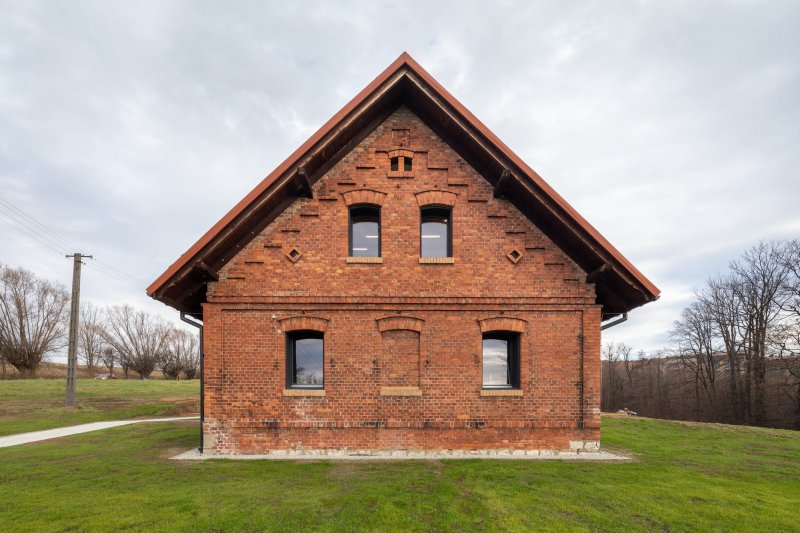 Rekonstrukce firemního sídla mmcité+ v Mazančowicích v Polsku od Kamil Mrva Architects
