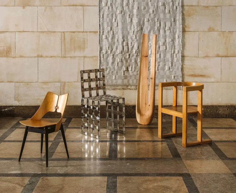 Výstavu Polish Modernism. A struggle for beauty pořádala organizace Vistera Foundation, která se snaží propagovat polský design v zahraničí.