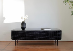 Akustická komoda firmy Tectonia