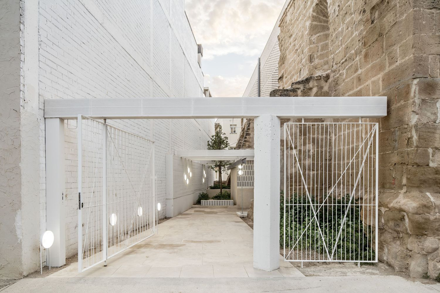 Rekonstrukce gotického kostela Santa María ve Španělsku, AleaOlea architecture &amp; landscape © Adrià Goula