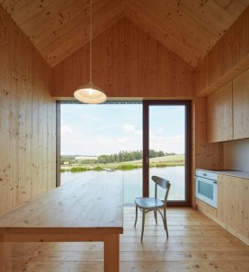 Ocenění Finalista získala chata u rybníka od studia Atelier 111 Architekti