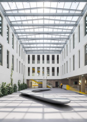 Architektonické studio Kuryłowicz & Associates realizovali ve Varšavě novou budovu Fakulty aplikované lingvistiky a moderních jazyků Varšavské univerzity