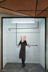 Steak Restaurant v prostorách bývalé STK autodílny, Komplits