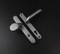 Bezpečnostní kování MPK SECURO propojuje minimalistický design s vysokou ochranou.