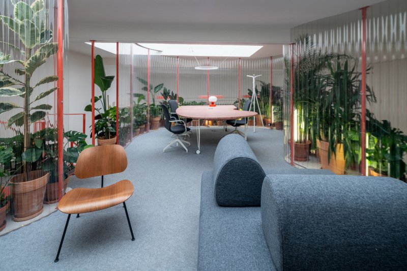 Coffee hub GROUNDS, KOGAA / Alexandra Georgescu, Tomas Kozelsky, Viktor Odstrčilík, Kateřina Baťková, Josef Řehák, Kateřina Čenovská