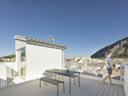 Činžovní dům Carrer Del Sol N° 3, KRESINGS