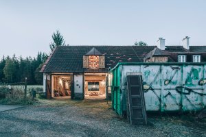 Rekonstrukce stodoly v Pošumaví od ateliéru BYRÓ architekti