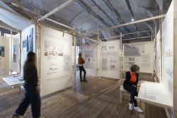 Výstava Yasmeen Lari. Architektura pro budoucnost v Architekturzentrum Wien