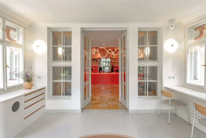 Veškeré interiérové vybavení realizovalo DEVOTO (Vila 63; EDIT!)