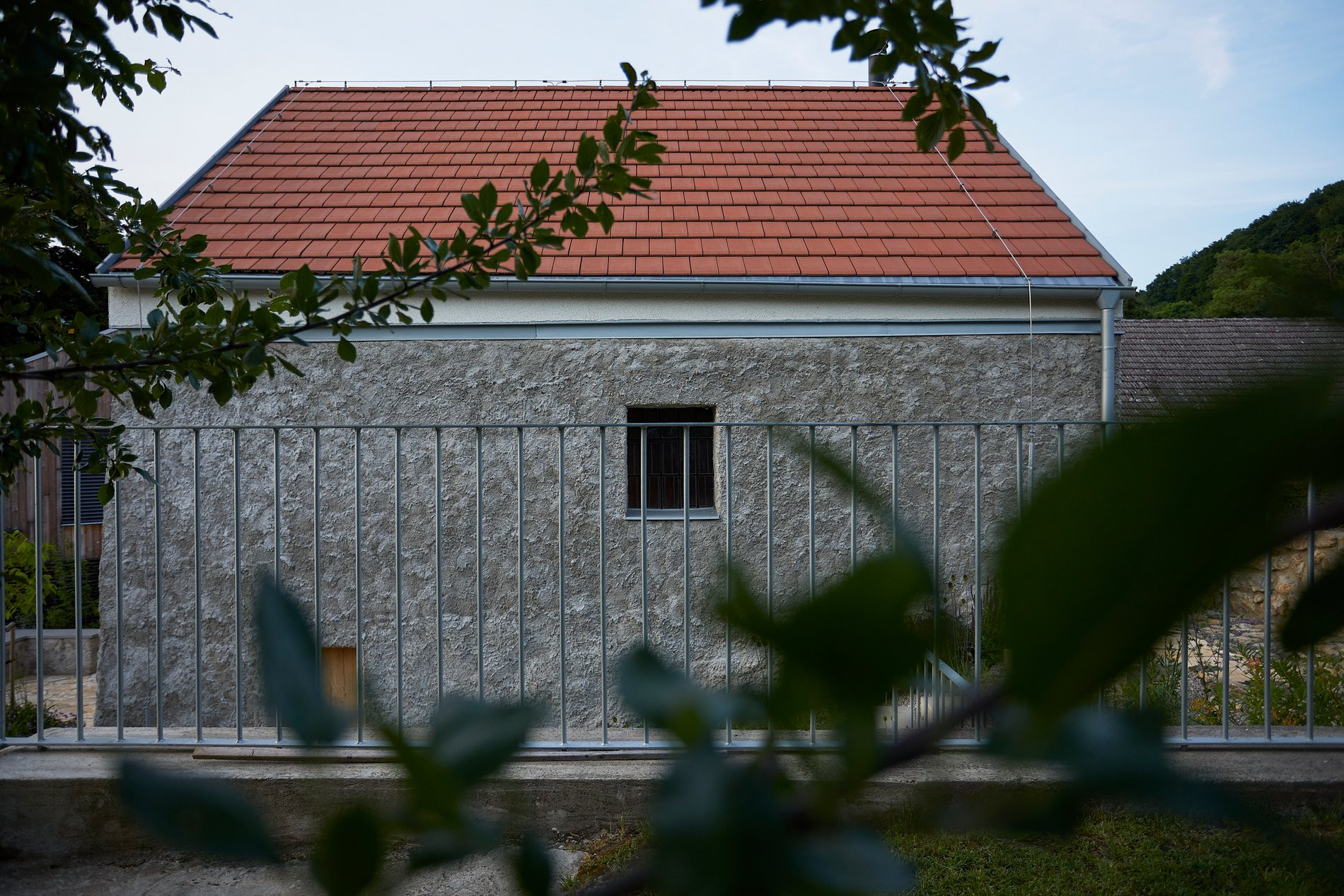 Proměna hospodářské usedlosti s mlýnem na Slovensku od RDTH architekti