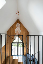 Podkroví (Bílý dům v Lysolajích, skvadra architekti)