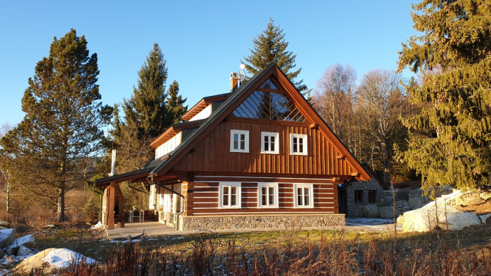 Firma Roubenky Roubal je český výrobce roubených staveb, který je na trhu od roku 2010.