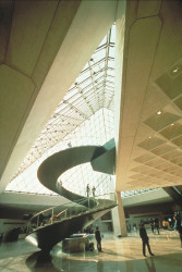 Le Grande Louvre v Paříži, I.M. Pei.