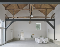 Architekt Marc Flick zrekonstruoval zchátralý dvůr v západním Německu