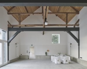 Architekt Marc Flick zrekonstruoval zchátralý dvůr v západním Německu