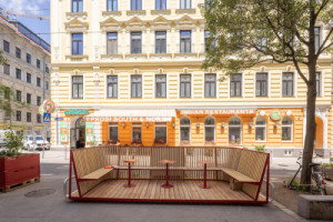 V sedmém vídeńském obvodu chtějí méně aut a více života v ulicích. Přispěla k tomu i česká firma mmcité.
