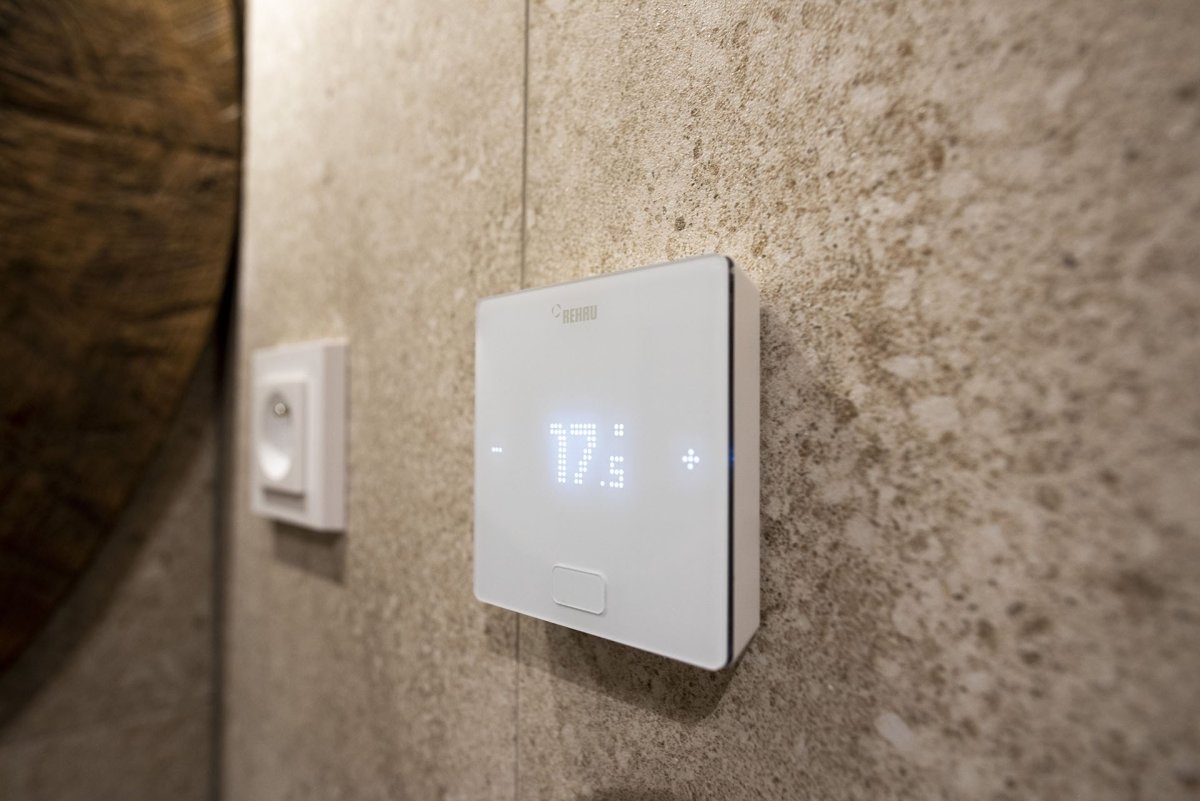 Společnost REHAU představuje produkt NEA SMART 2.0 - modulární regulační systém s LED Matric.