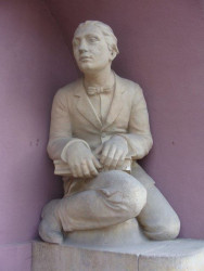 Václav Vejrych a Jaroslav Kabeš, Gymnázium v Pelhřimově, sochařská výzdoba - foto