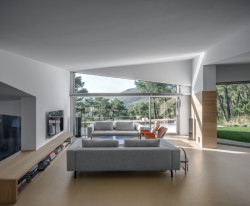 Ateliér Aranguren & Gallegos navrhl dům složený z "boxů". Nachází se nedaleko španělského Madridu a nabízí cenné výhledy na tamější baziliku.