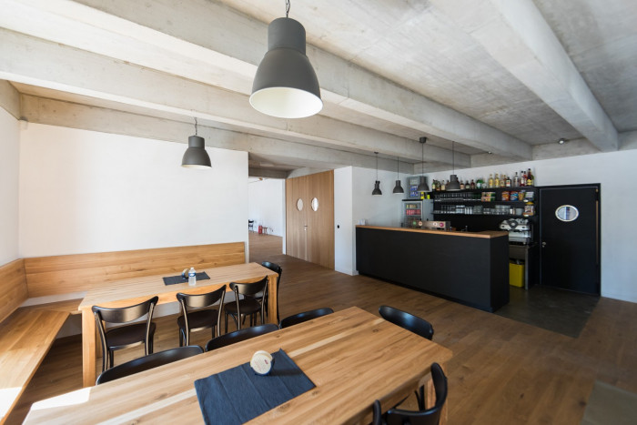 Rekonstrukce hospody se sálem v Máslovicích od bod architekti