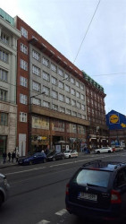 Zdeněk Lukeš: První jarní psí vycházka, palác Lípa