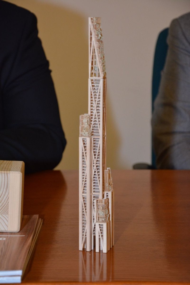 Model Oakwood timber tower, přednášky Kevina Flanagana na MZe