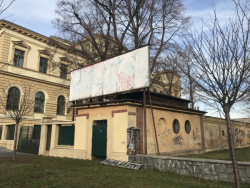 Objekt bývalé kuželny ze 30. let v plzeňských Štruncových sadech, pohled od řeky. Foto: Studio Toast