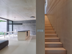 Dům má denní zónu v přízemí a noční zónu v patře. (Vila Troja, Stempel & Tesar architekti)