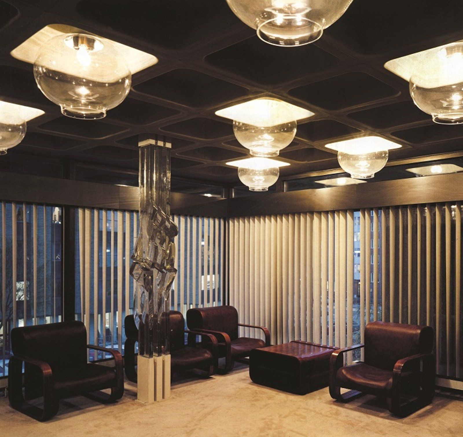 Interiér budovy československého velvyslanectví ve Stockholmu, původní stav, 1969-1972, Jan Bočan, Zdeněk Rothbauer, Jan Šrámek. Zdroj: Archiv Jana Bočana