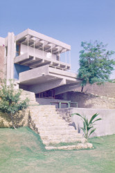 Yasmeen Lari jako ikona modernismu: rezidence v Karáčí 1973