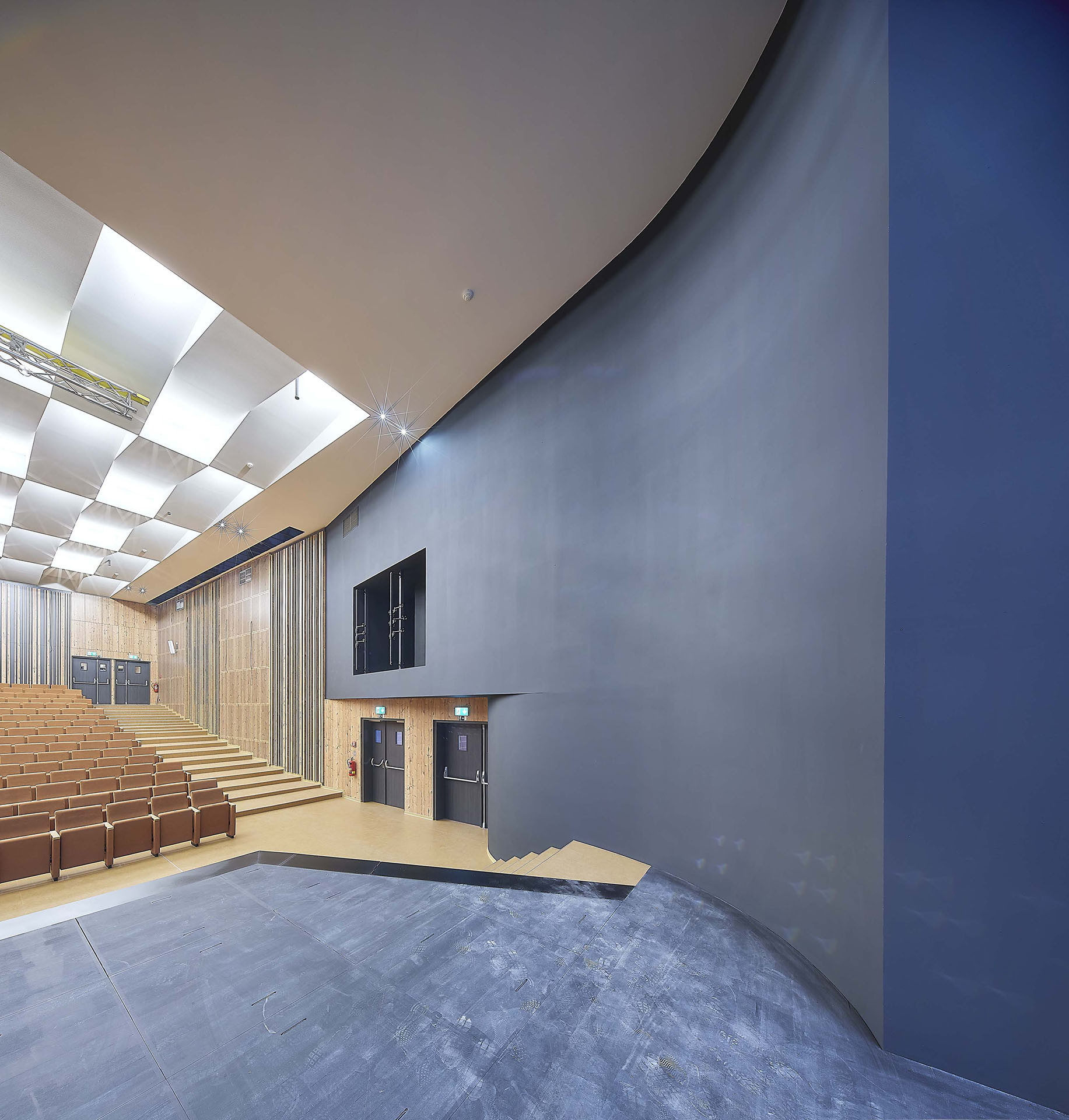 Rekonstrukci milovického kulturního domu navrhlo studio Hexaplan.