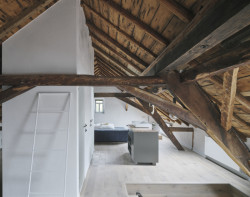 Architekt Marc Flick zrekonstruoval zchátralý dvůr v západním Německu