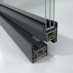 Jedinečnou designovou flexibilitu systému Schüco FocusIng umožňuje využití více než 300 standardních a speciálních fólií, metalických, jednobarevných či s dřevěnými povrchy.