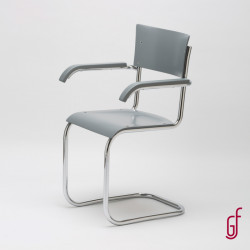 Židle od Mücke Melder z Fryštátu.