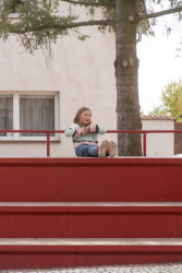 Kulturní prostor před ZUŠ Pečky od Alžběty P. Brůhové