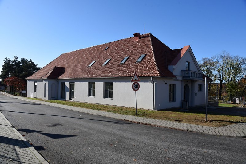 V roce 2023 byl v obci Valeč po rekonstrukci otevřen kulturní dům, který vznikl z bývalé Sokolovny.