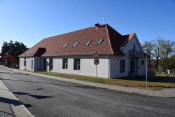 V roce 2023 byl v obci Valeč po rekonstrukci otevřen kulturní dům, který vznikl z bývalé Sokolovny. 