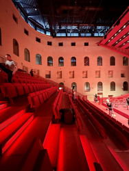 Multifunkční sál v Císařských lázních podle návrhu ateliéru Petr Hájek Architekti