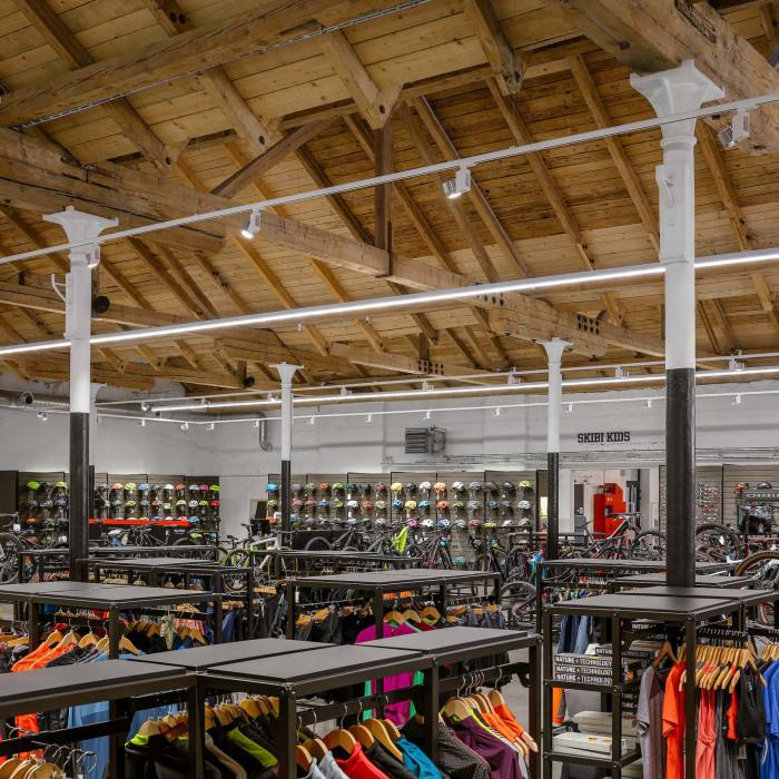 Přestavba Vindyšovy továrny na Ski a Bike Centrum Radotín, VLLNNA + Martin Duba studio/ Ing. arch. Petr Šindelář, Ing. arch. Martin Duba, Ing. arch. Hana Davidová