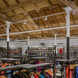 Přestavba Vindyšovy továrny na Ski a Bike Centrum Radotín, VLLNNA + Martin Duba studio/ Ing. arch. Petr Šindelář, Ing. arch. Martin Duba, Ing. arch. Hana Davidová