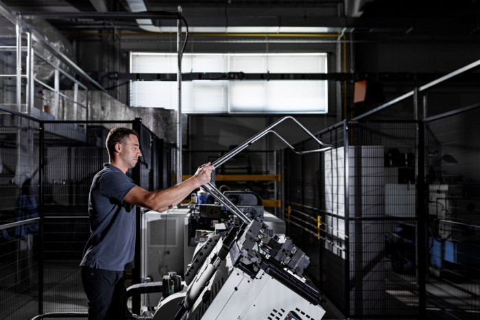 V LD Seating vyrábí vložky pro konstrukci skořepin a další ocelové doplňky.