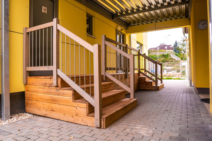 Veřejné stavby založené na vrutech - Základní a mateřská škola Střelice