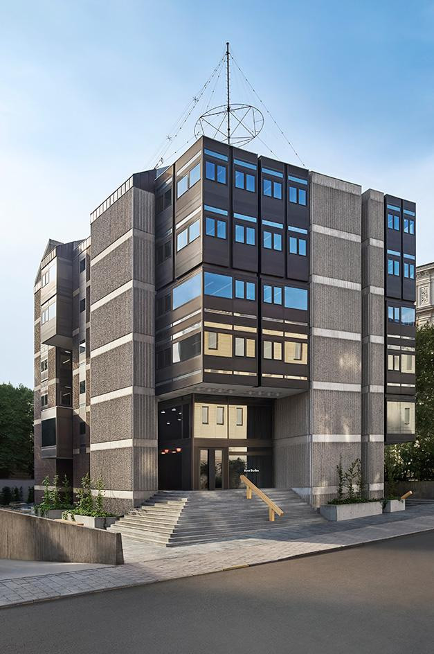 Úpravy budovy československého velvyslanectví ve Stockholmu na sídlo módní značky Acne Studios © Annabel Elston