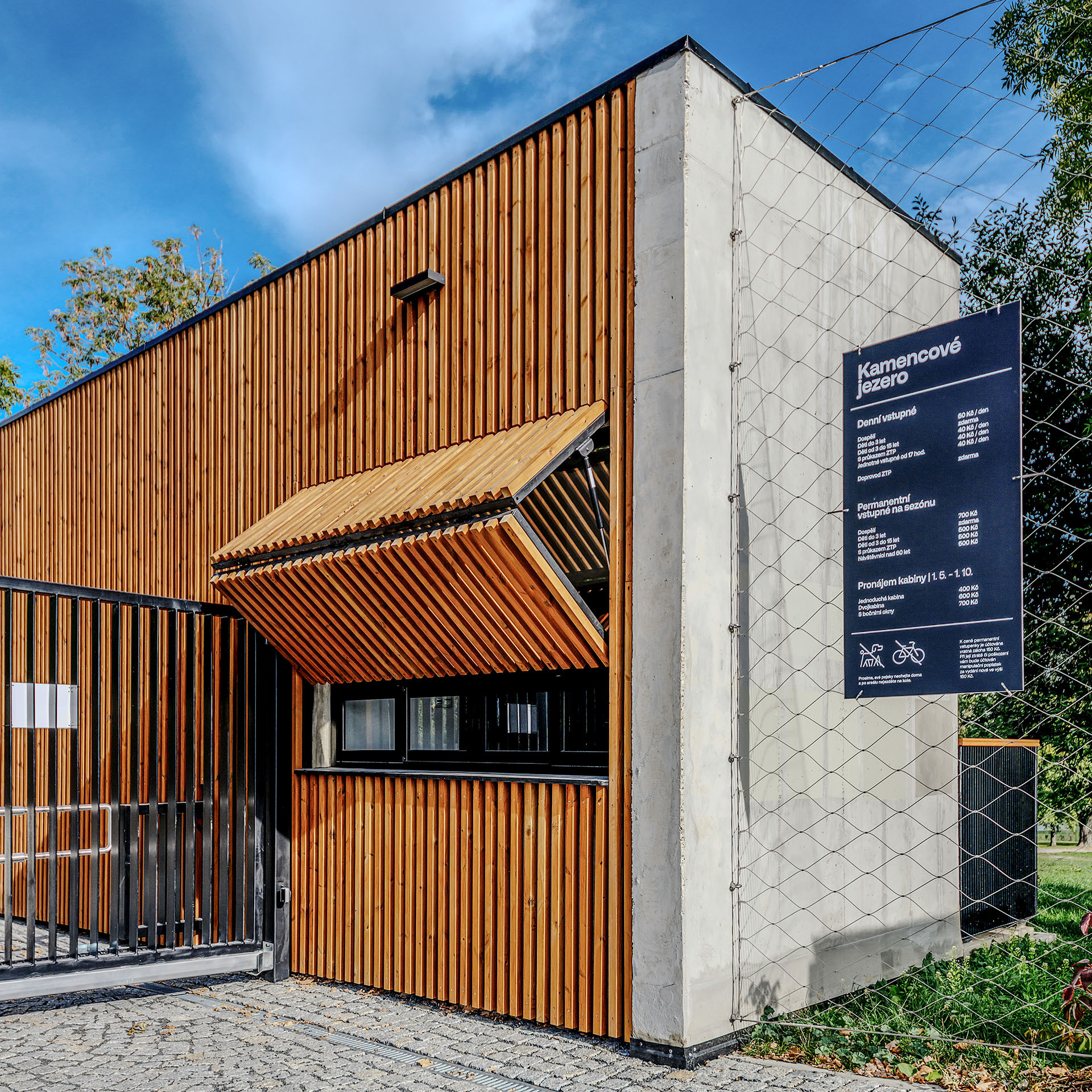 Nová pokladna při vstupu do areálu